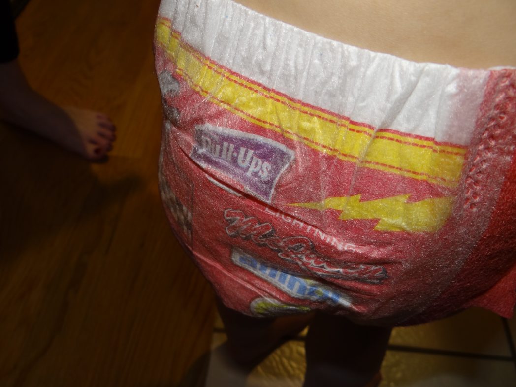 Girl poop in diaper. Памперс Pull ups drynites girl. Памперс колготки Pull ups drynites girl. Памперсы Pull ups diapers cars. Wear Pull ups diapers.