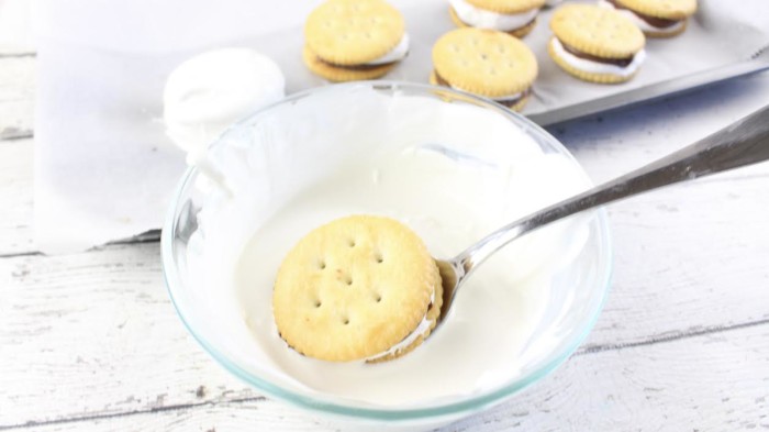 Patriotic Nutella Ritz Smores 