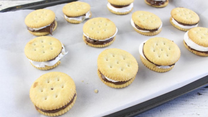 Patriotic Nutella Ritz Smores 