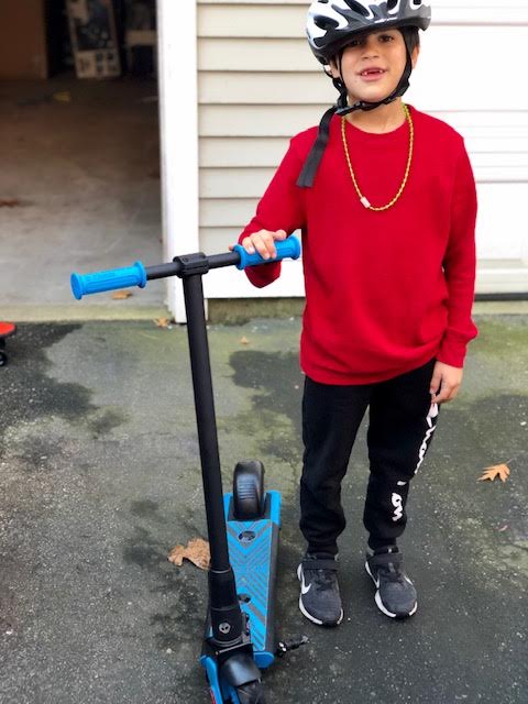 Go Trax GKS Kids Electric Scooter Review + Giveaway!