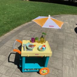 Little Tykes 2-in-1 Lemonade and Ice Cream Stand!