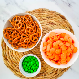 Pumpkin Pretzels for your Halloween Festivities!