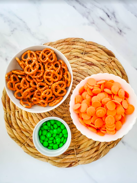 Pumpkin Pretzels for your Halloween Festivities! 