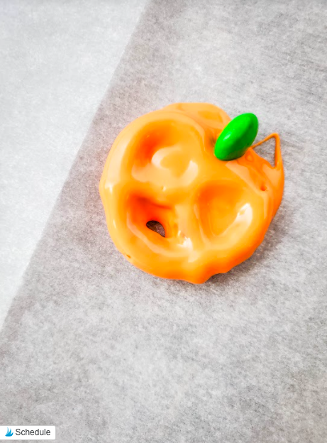 How to make Pumpkin Pretzels for your Halloween Festivities! 