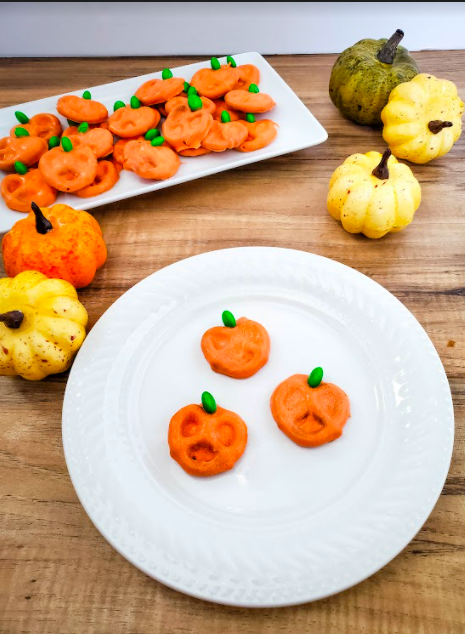 How to make Pumpkin Pretzels for your Halloween Festivities! 