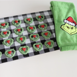 Mini Pretzel Twists Grinch Hearts Recipe for the Holidays!