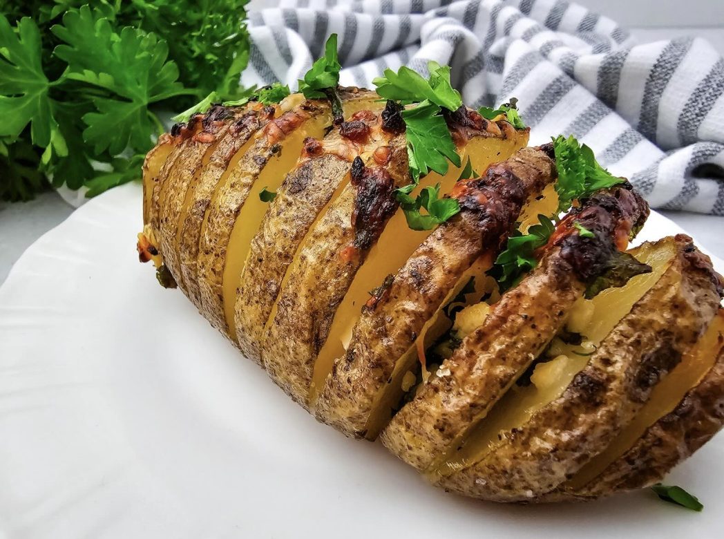 Garlic Parmesan Hassleback Potatoes Recipe!