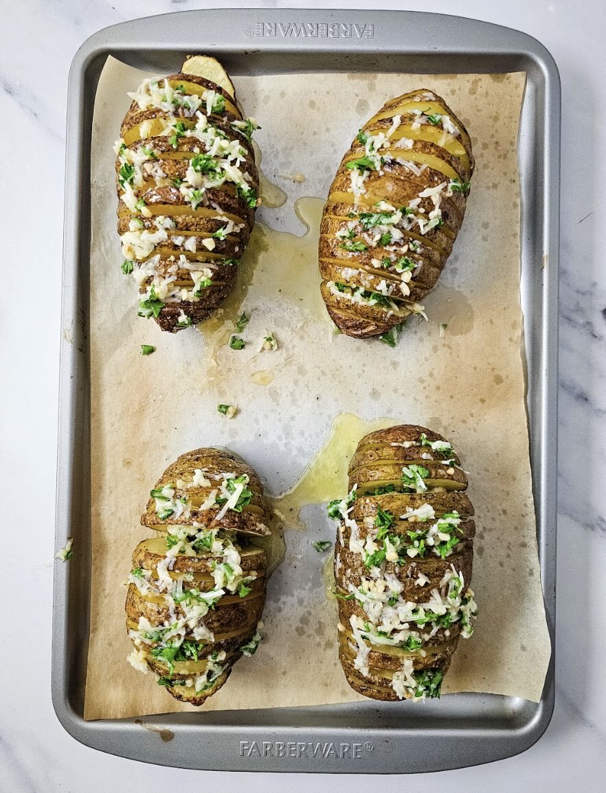 Garlic Parmesan Hassleback Potatoes Recipe!